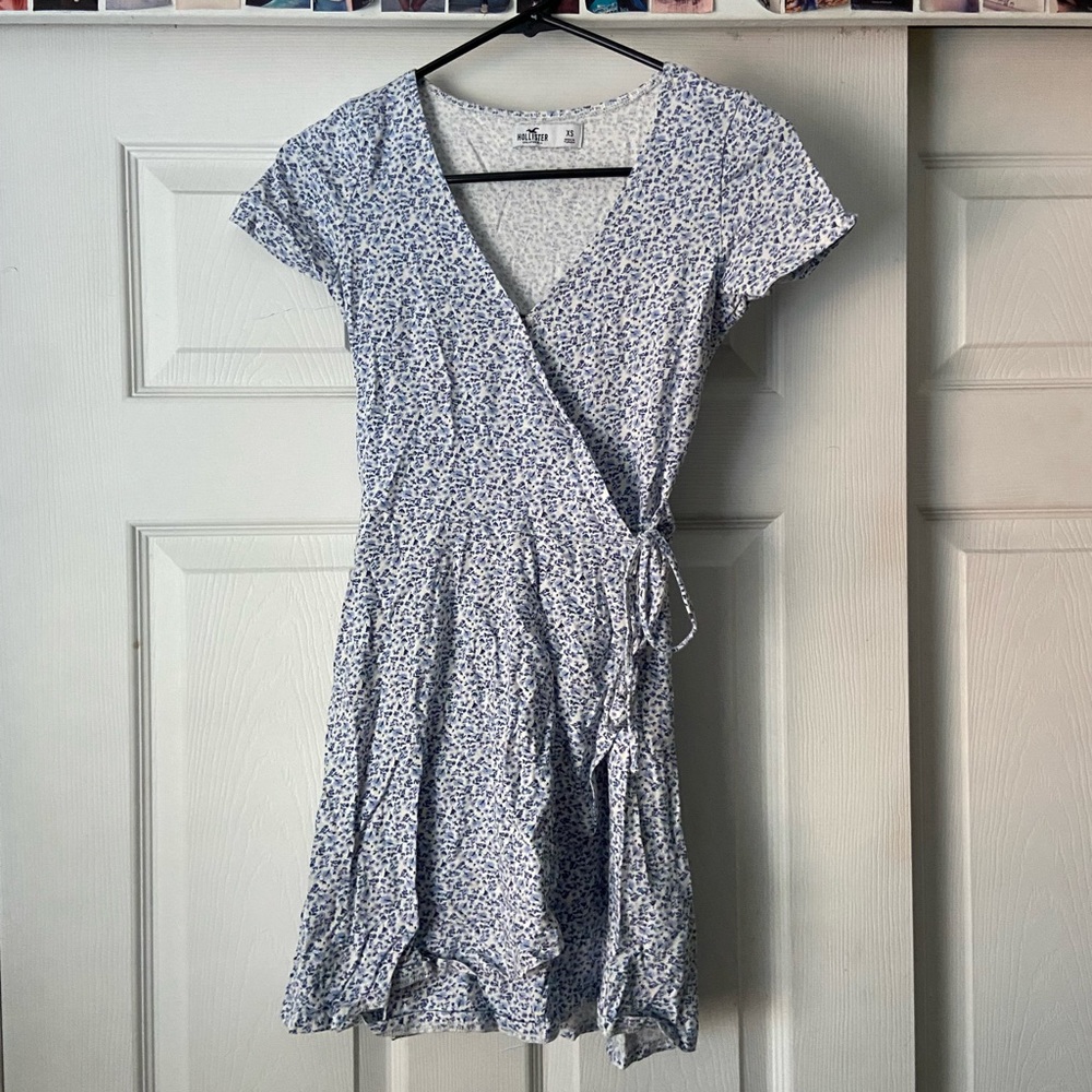 hollister white dress with blue flowers